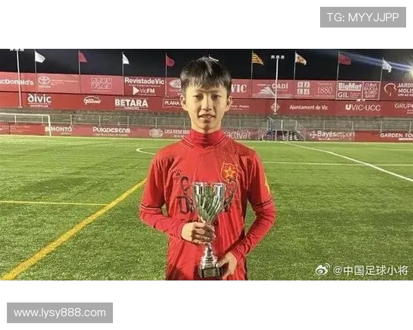 巴萨签下西班牙14岁新星中场